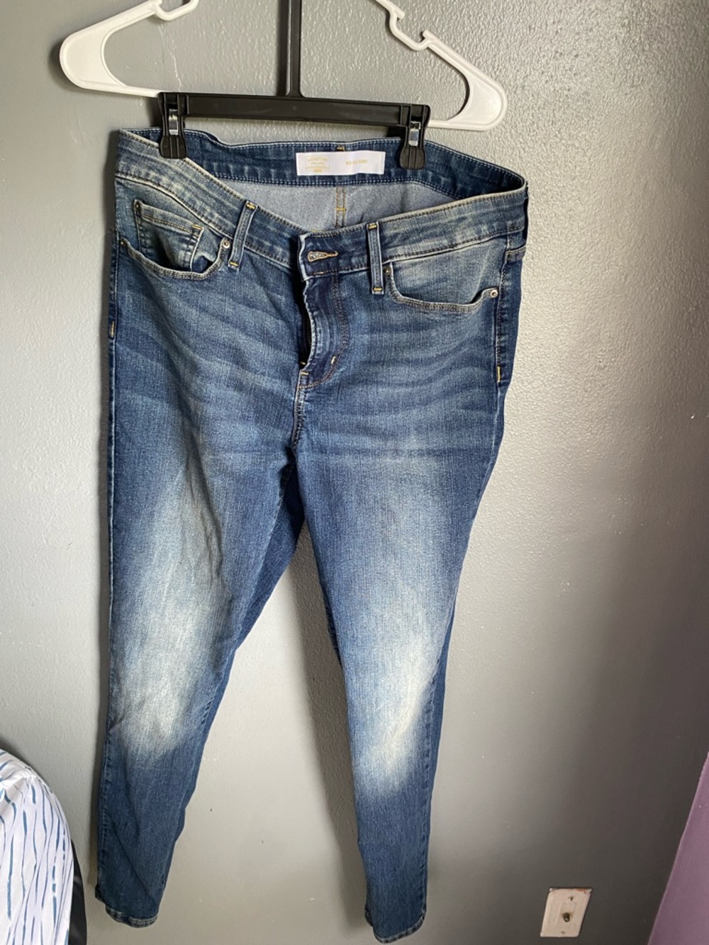 Women's Skinny Jeans in Medium Blue Denim